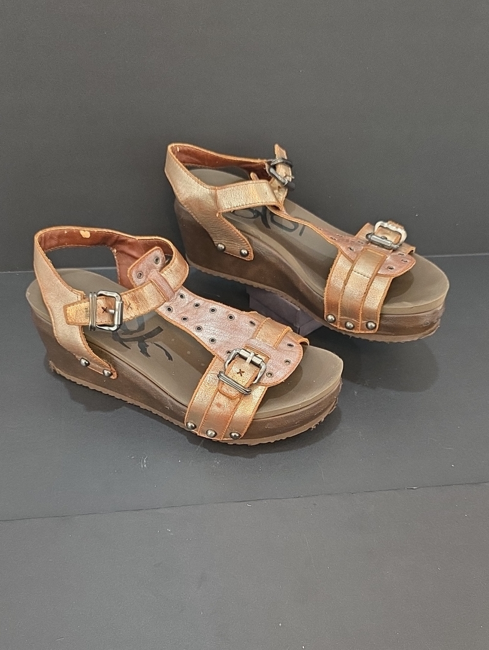 OTBT Caravan Metallic Copper Wedge Sandals with Buckles Size 8.5
